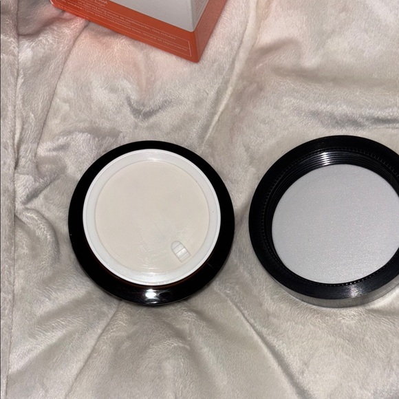 Ferulic & Retinol Anti-Aging Moisturizer - Picture 3 of 4